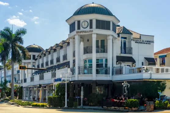 Shopping and dining in Naples, Florida